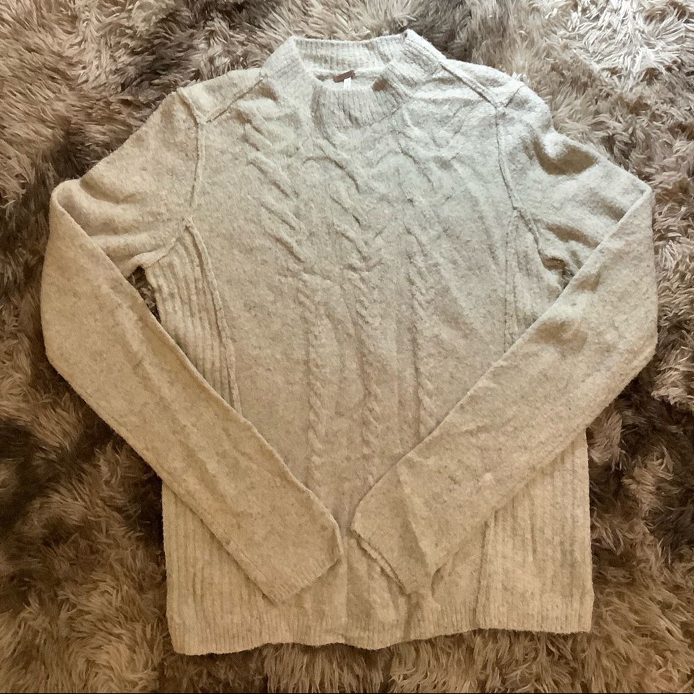 FREE PEOPLE sweater 🎀